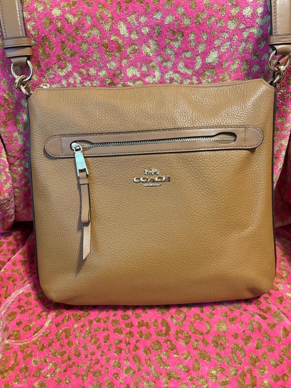 COACH Mae file Tan Pebbled Crossbody with Front Zip bag